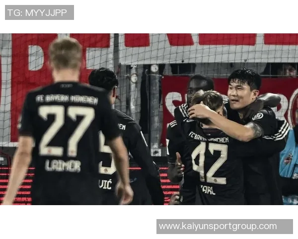 拜仁球员齐聚慕尼黑啤酒节伊藤洋辉与金玟哉同框亮相