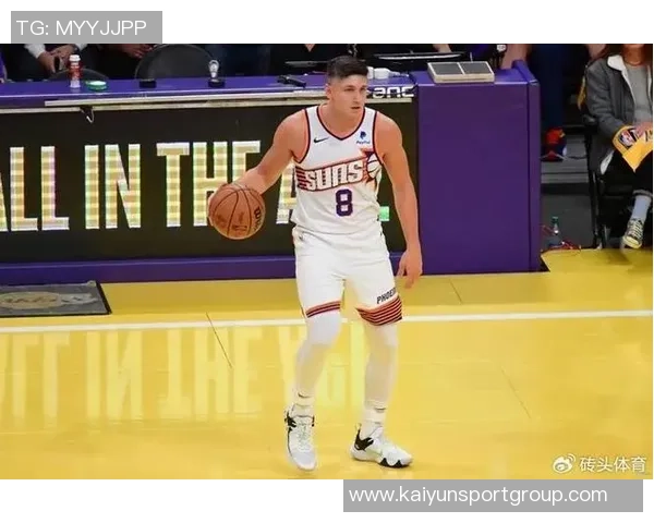 阿伦表现出色11投5中三分球命中率高达50贡献13分并有2篮板2助攻1抢断1盖帽